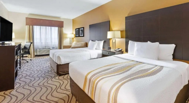 Четырёхместный номер Executive La Quinta by Wyndham South Bend