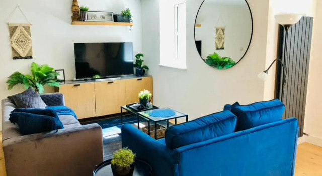Коттедж Modern luxurious house with Parking and Garden