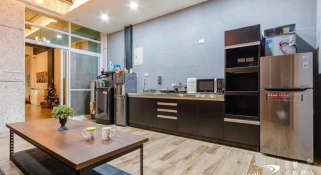 Standard Zimmer Black House