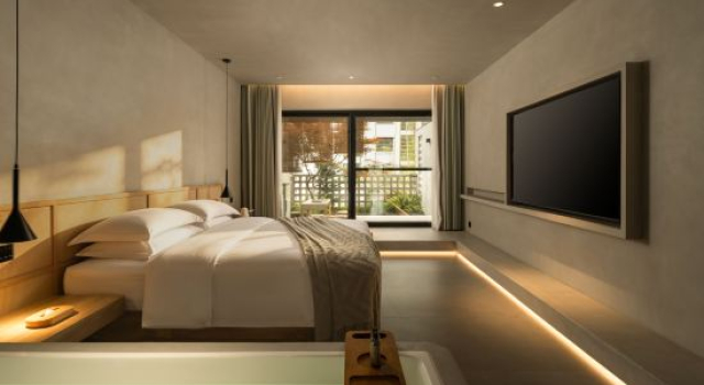 Двухместный номер Standard с балконом и с видом на внутренний двор Huangguoshu Duobei Yunshe Hotel