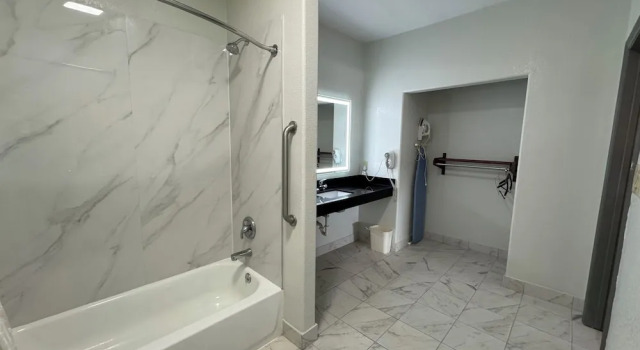 Люкс Comfort Sunbridge Inn & Suite Extended Stay