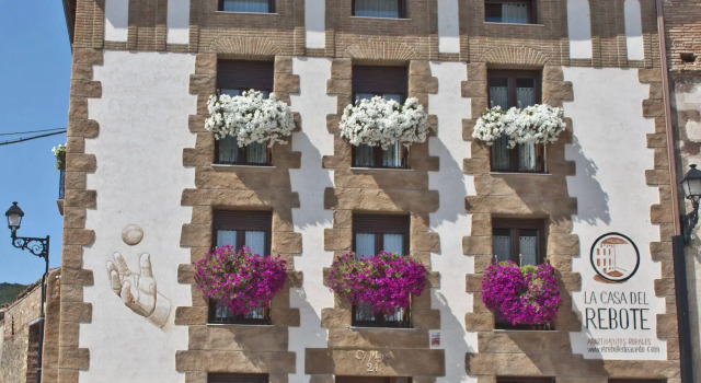 LA CASA DEL REBOTE, Book Hotel Acedo Navarre