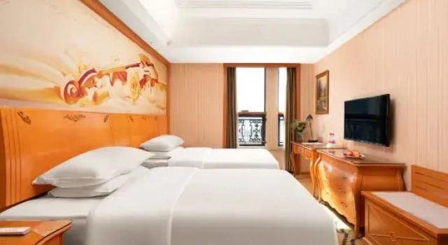 Люкс Deluxe с красивым видом из окна Vienna International Hotel Guizhou Wengan Qilong Binfen Moer City