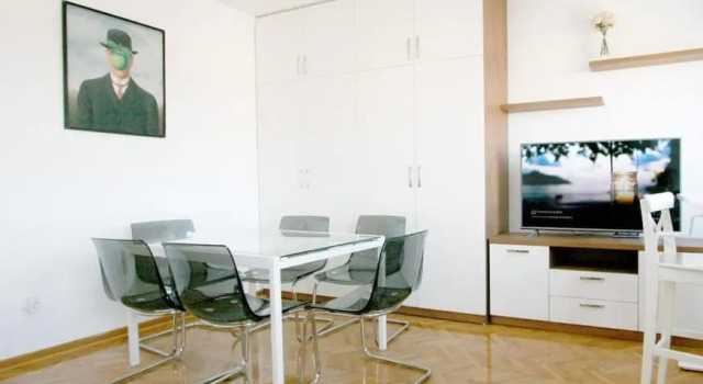 Апартаменты Magritte Business grade comfortable apartment.