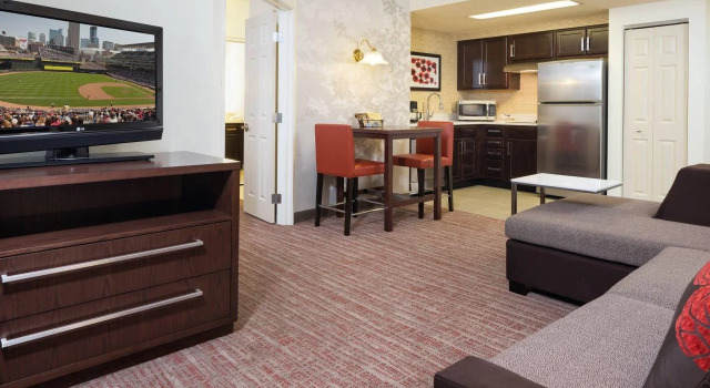 Residence Inn By Marriott Minneapolis Downtown, Забронировать Отель Отели Миннеаполиса 3 звезды, рядом с Конференц-центр Миннеаполиса, 3*