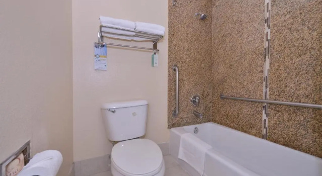 Номер Standard Quality Inn Lake Elsinore I-15