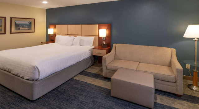 Двухместный номер Standard с видом на бассейн Best Western Plus Clocktower Inn