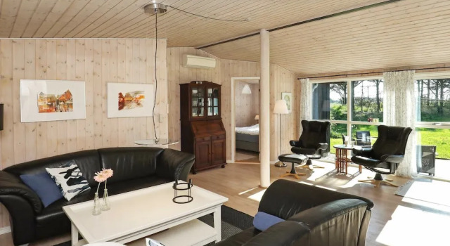 Modern Holiday Home in Lokken With Sauna, Rezervovat Hotel Løkken 