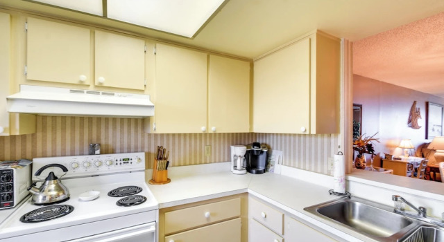 Апартаменты Coastal Condo w/ Balcony: Walk to Madeira Beach!