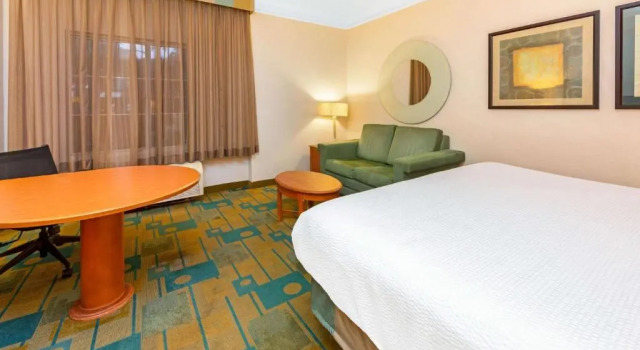 Номер Standard La Quinta by Wyndham USF