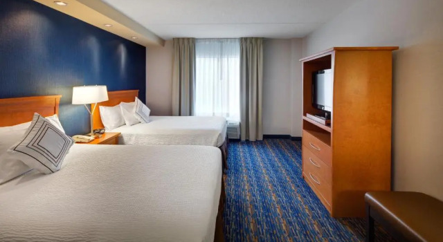 Двухместный люкс c 1 комнатой Fairfield Inn & Suites by Marriott Toronto Brampton