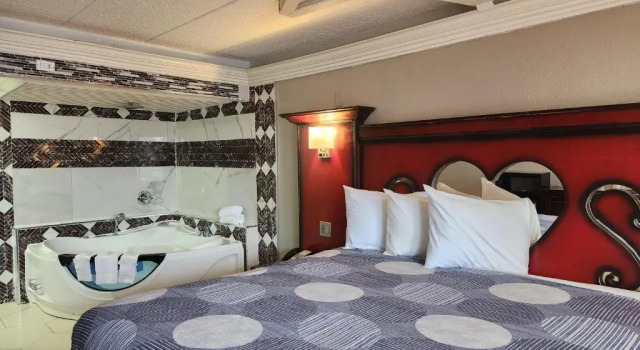 Люкс Deluxe Americas Best Value Inn and Suites Little Rock