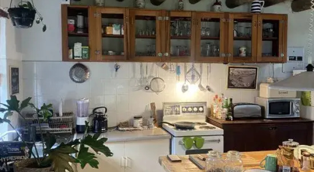 Awesome room in surf house, Забронировать Отель Отели Херманус с бассейном, Бассейн