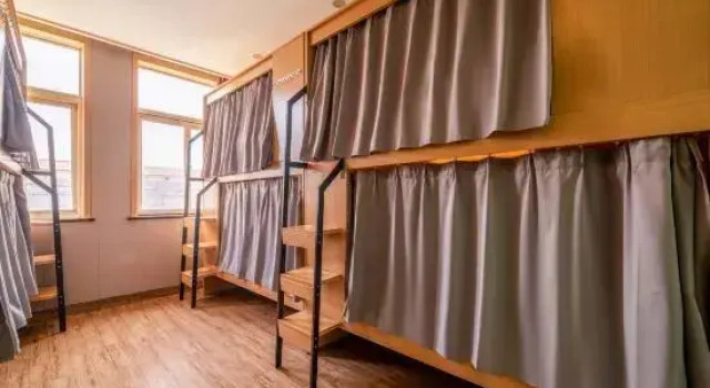Кровать в общем номере (мужской номер) Shaoguan Business Hotel