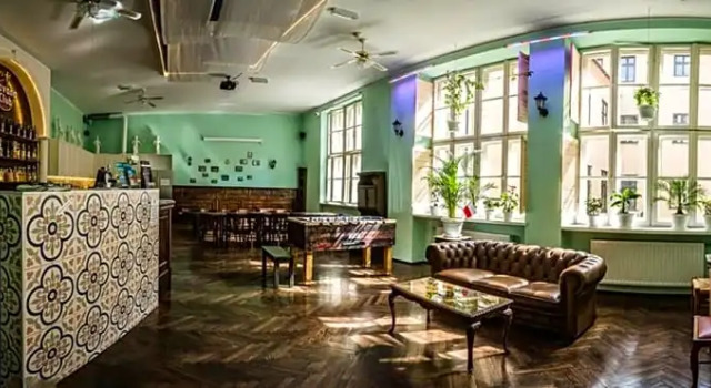 The Little Havana Party Hostel, Забронировать Хостел Недорогие отели Кракова, рядом с Церковь Святого Франциска Ассизи, недорого