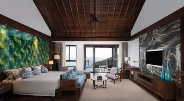 Двухместный люкс с балконом и с видом на море Yalong Bay Earthly Paradise Birds Nest Resort （Mountain Villas)