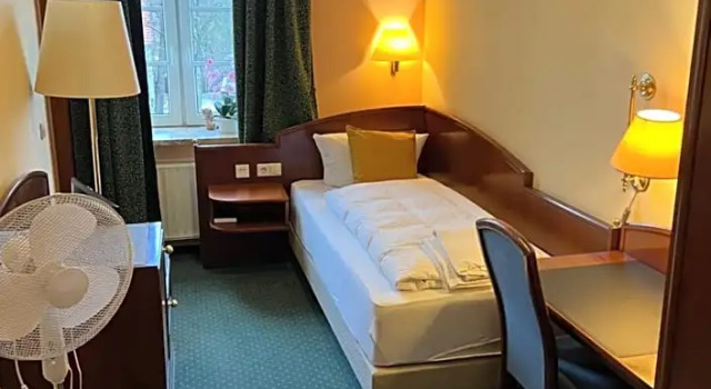 Hotel am Schloss (Frankfurt an der Oder), Reservar Hotel Frankfurt an der Oder Brandemburgo