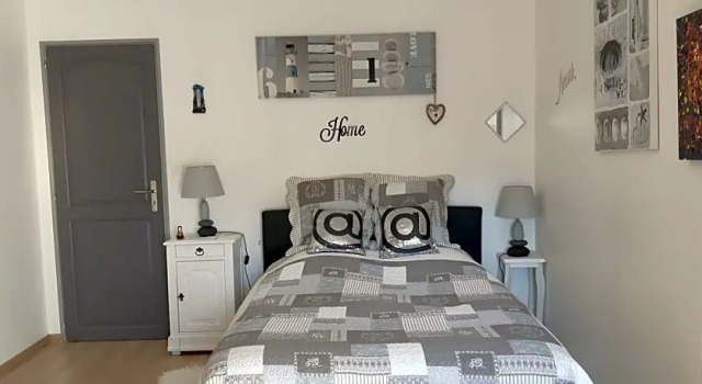 LES ORCHIDEES Chambre Hôtes FUTUROSCOPE CHASSENEUIL POITIERS, Buchen Sie Bed & Breakfast Jaunay-Clan Futuroscope