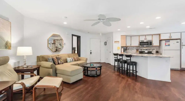 Lake Hideaway Waterfront Condo w/ Resort Perks!, Boek Resort Hotels in Coney Island met parkeren, Parkeren