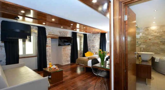 Четырёхместный номер Deluxe Jupiter Heritage Hotel