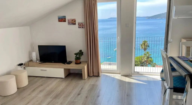 Студия с балконом и с видом на море Apartments Milano
