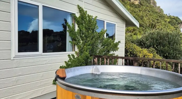 Коттедж Nikauscapes - Hot Tub in Punakaiki Village