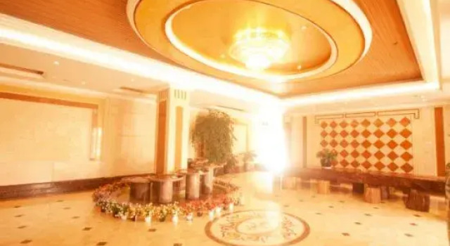 Feicui Hotel, Rezerwuj Hotel Dehong Yunnan