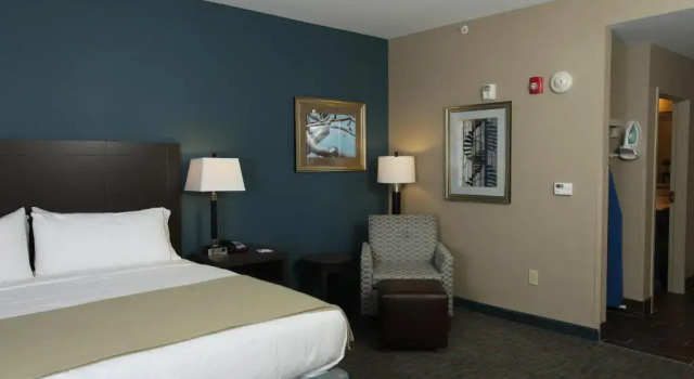 Номер Standard Holiday Inn Express Hotel & Suites Goldsboro - Base Area by IHG
