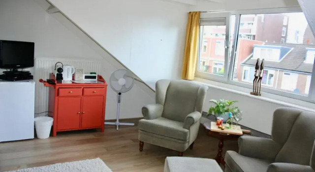 Private top floor, 150 m from the beach!, Reserva ahora Hotel Scheveningen Holanda Meridional, cerca de Faro de Scheveningen