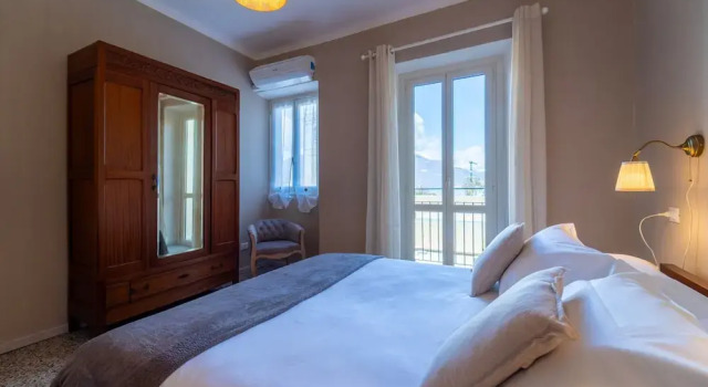 Lotus Apartment With Lakeview
