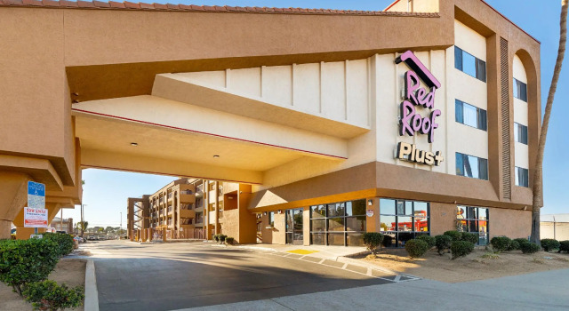 Кровать в общем номере Red Roof PLUS+ Chula Vista