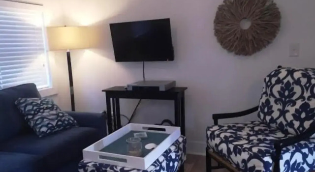 Seachelle - Fully Renovated Luxury Beach Cottage! Pet Friendly! 1 Bedroom Cottage by Redawning