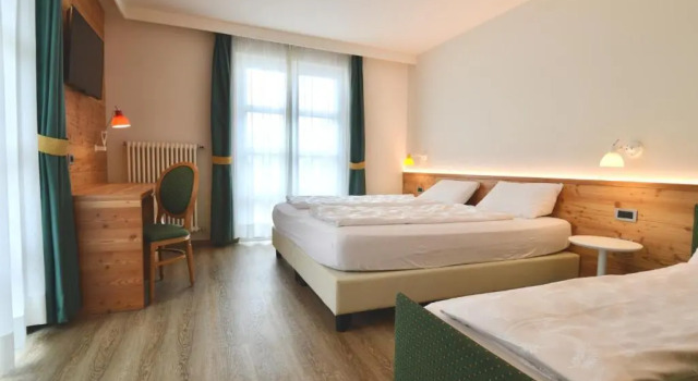 Семейный номер Classic Alpholiday Dolomiti Wellness & Family Hotel
