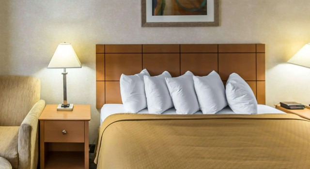 Двухместный номер Standard Quality Inn at Collins Road - Cedar Rapids