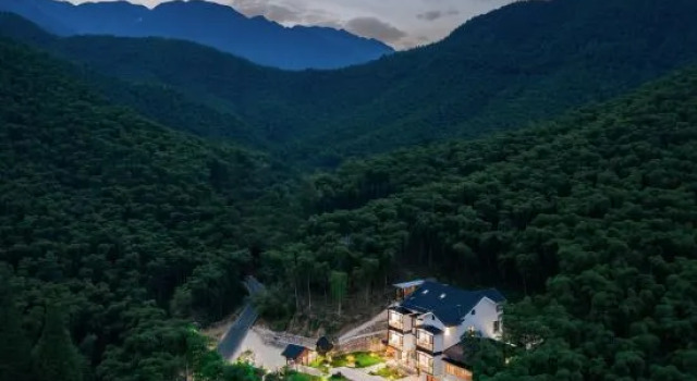 Wuyinzhu·YINZHU Huanshanye Luxury Beauty Su (Anji Yunshang Grassland Store), Prenota Hotel Hotel a Huzhou con piscina, Piscina