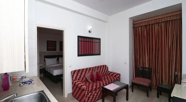 OYO 20016 SilverKey Huda City Centre, Забронировать Отель Гургаон 