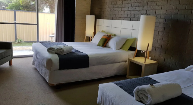Трёхместный номер Standard Цокольный этаж с балконом Lancelin Sands Hotel