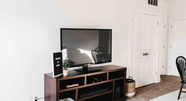 Beautiful New 3 BR 2BA Townhome No Stairs, Reserva ahora Hotel Hoteles en Logan con aparcamiento, Aparcamiento