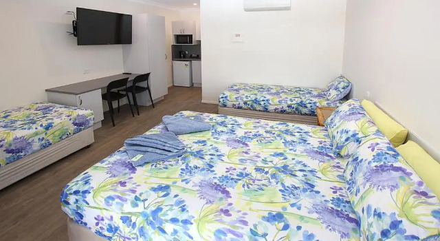 Четырёхместный номер Deluxe Reef Gardens Motel