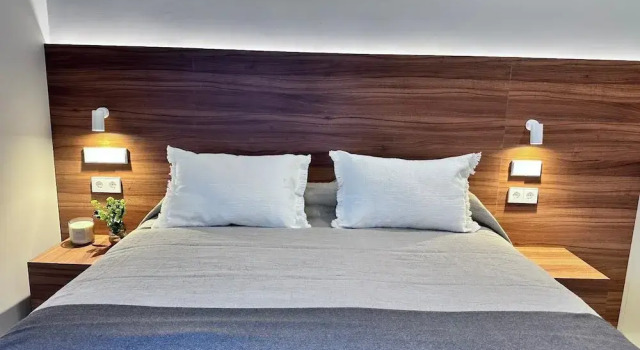 Edmond Vibes Almagro Suites, Забронировать Отель Отели Мадрида с парковкой, рядом с Церковь Святого Иоанна Креста, Парковка