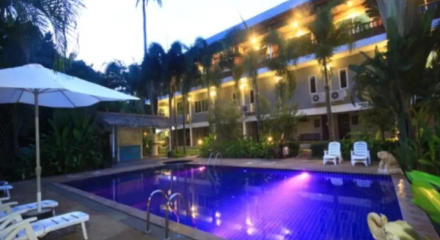 Кровать в общем номере Phu Panwa Resort