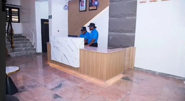 White Angels Hotel and Suites, Prenota Hotel Hotel a Bwari con parcheggio, Parcheggio
