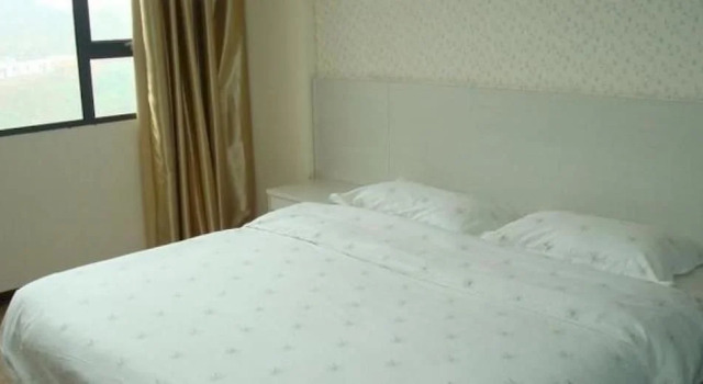 Lily Holiday Hotel (Yichang East Railway Station Fujiuyuan Xintiandi Branch)(百合假日酒店(宜昌东站店)), Prenota Hotel Yichang Hubei
