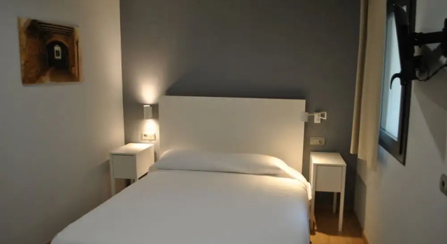 Economică cameră Hostal Universitat Cervera