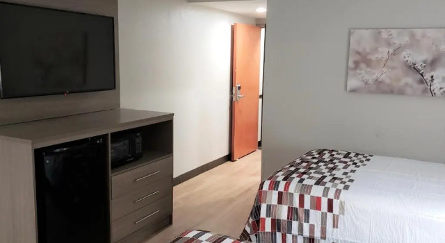 Четырёхместный люкс Red Roof Inn PLUS & Suites Vicksburg