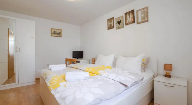 4 Bedroom Beach Front Home In Split, Забронировать Дом для отпуска Виллы Сплита, Вилла