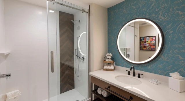 Номер Standard Hotel Indigo Tulsa DWTN - Entertainment Area by IHG