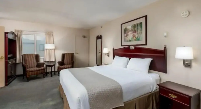 Люкс Executive c 1 комнатой Heritage Inn Hotel & Convention Centre - Taber