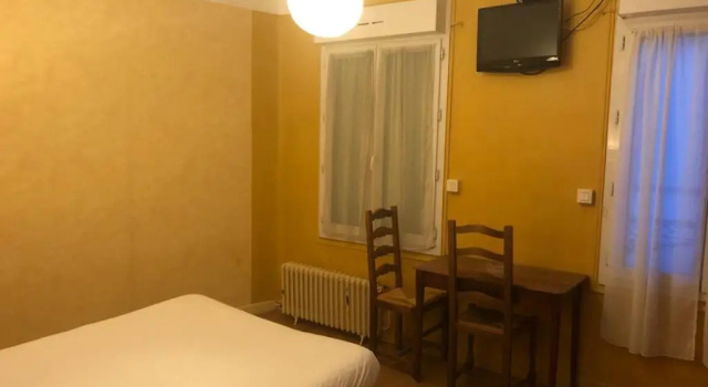 Двухместный номер Standard Hotel Des Couronnes Chateaudun