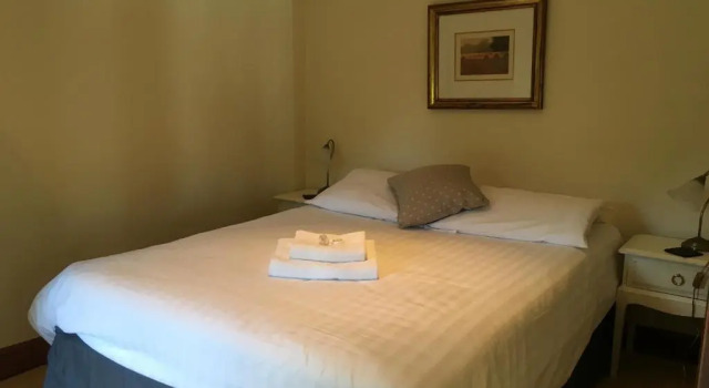 Коттедж The Crown Hotel